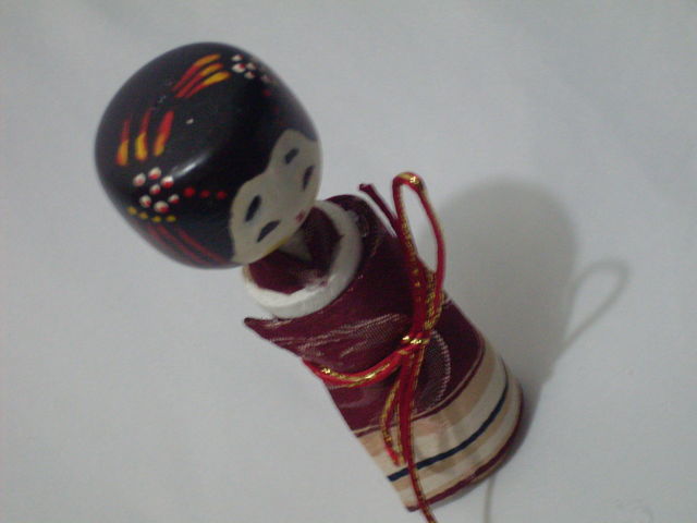 muñequita pintada a mano 